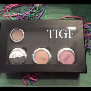 TIGI EYESHADOW SET